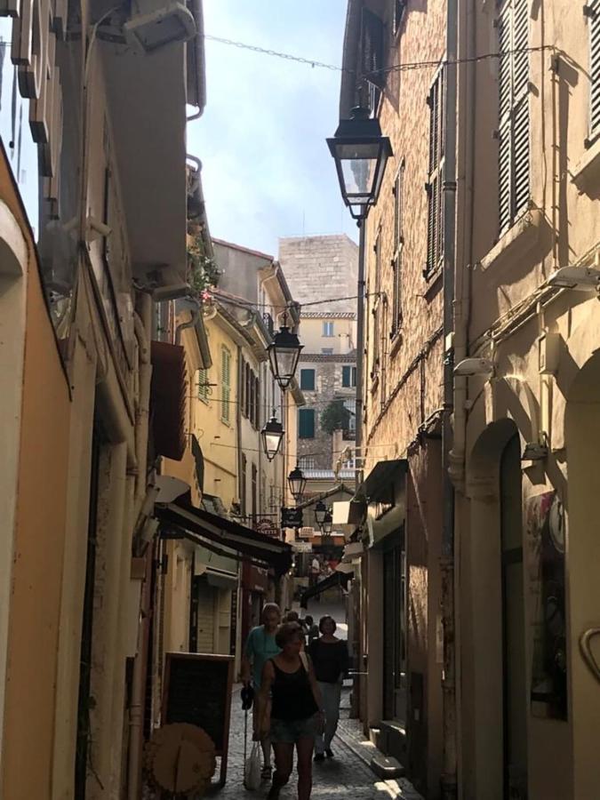 Apartment With Mediterranean Charm In The Heart Of The Provencal Market Antibes Buitenkant foto